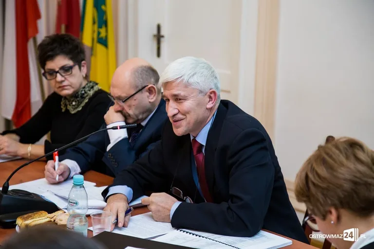 Sesja rady miasta z odrzuconym budżetem (zdjęcia, wideo)
