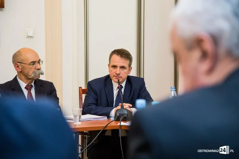 Sesja rady miasta z odrzuconym budżetem (zdjęcia, wideo)