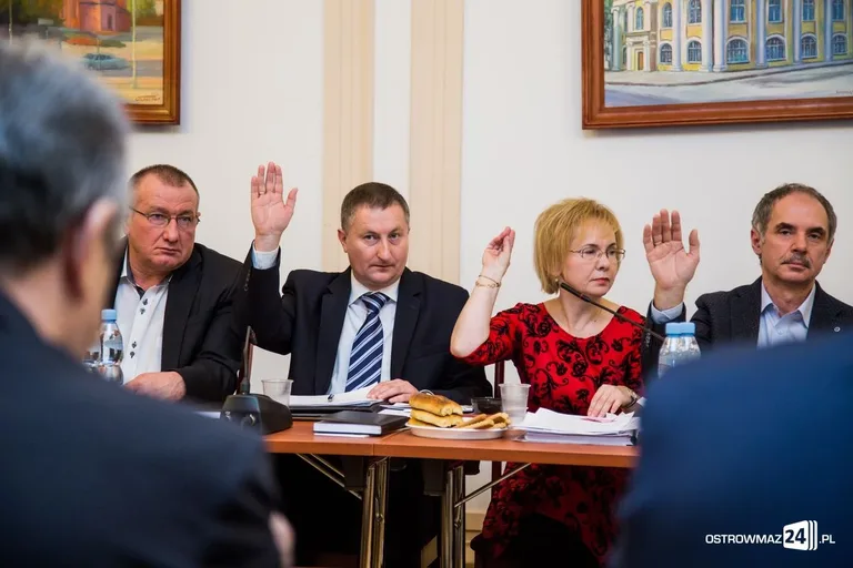 Sesja rady miasta z odrzuconym budżetem (zdjęcia, wideo)