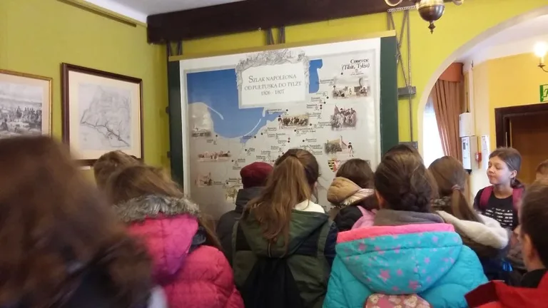 Blisko trzystu ostrowskich uczniów zwiedziło Pułtusk (zdjęcia)