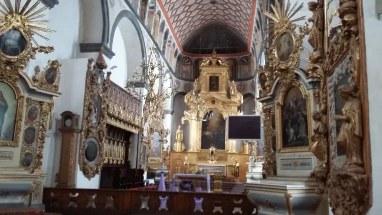 Blisko trzystu ostrowskich uczniów zwiedziło Pułtusk (zdjęcia)