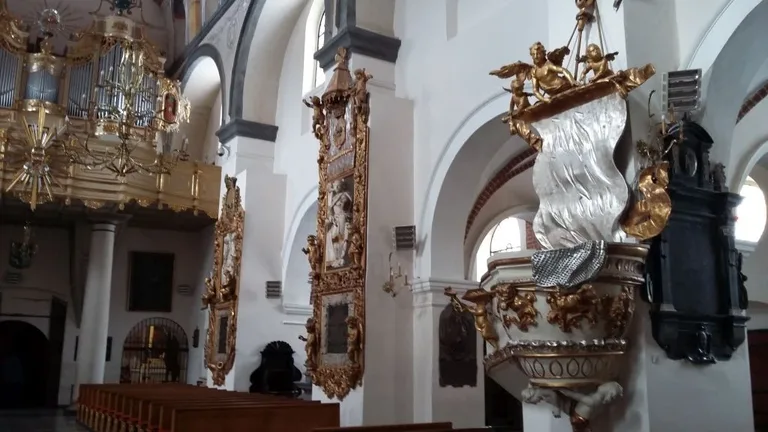 Blisko trzystu ostrowskich uczniów zwiedziło Pułtusk (zdjęcia)