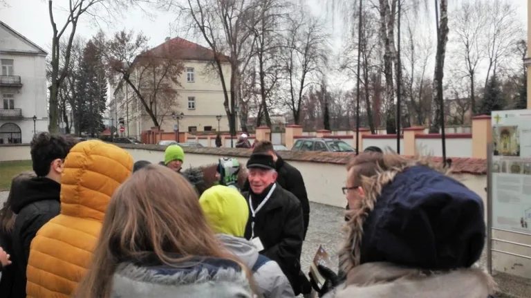 Blisko trzystu ostrowskich uczniów zwiedziło Pułtusk (zdjęcia)