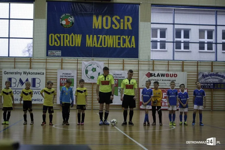 Mikołajkowe zmagania młodych piłkarzy (zdjęcia)