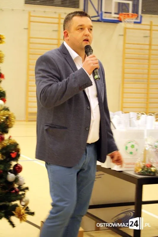 Święty Mikołaj z wizytą u młodych piłkarzy (zdjęcia)
