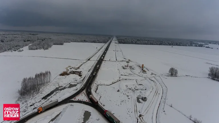 Remont na trasie S-8. Drogowcy zimą nie zwalniają tempa prac (dużo zdjęć)