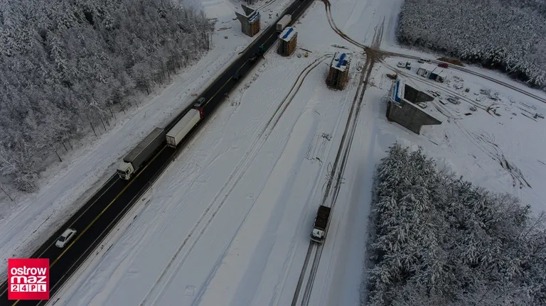 Remont na trasie S-8. Drogowcy zimą nie zwalniają tempa prac (dużo zdjęć)