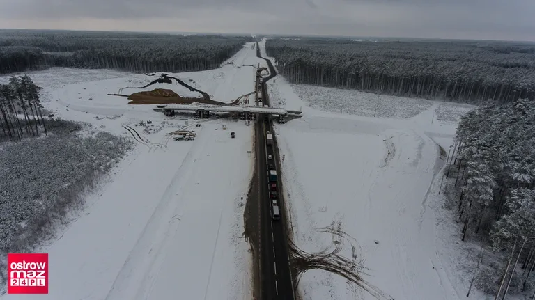 Remont na trasie S-8. Drogowcy zimą nie zwalniają tempa prac (dużo zdjęć)