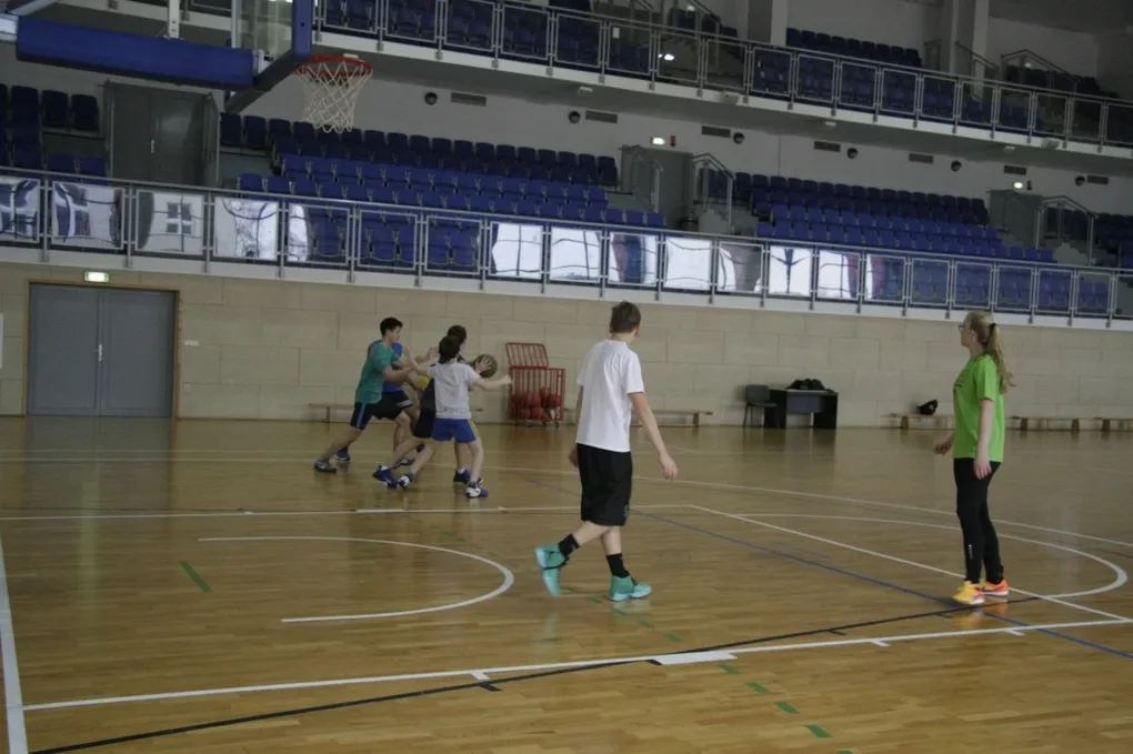 Trening koszykówki dla młodzieży w MOSiR (zdjęcia) 