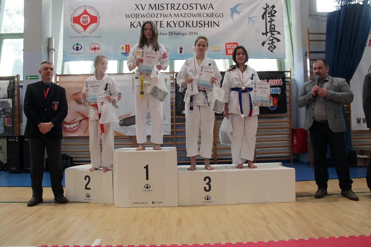 Osiem medali ostrowskich karateków (zdjęcia)