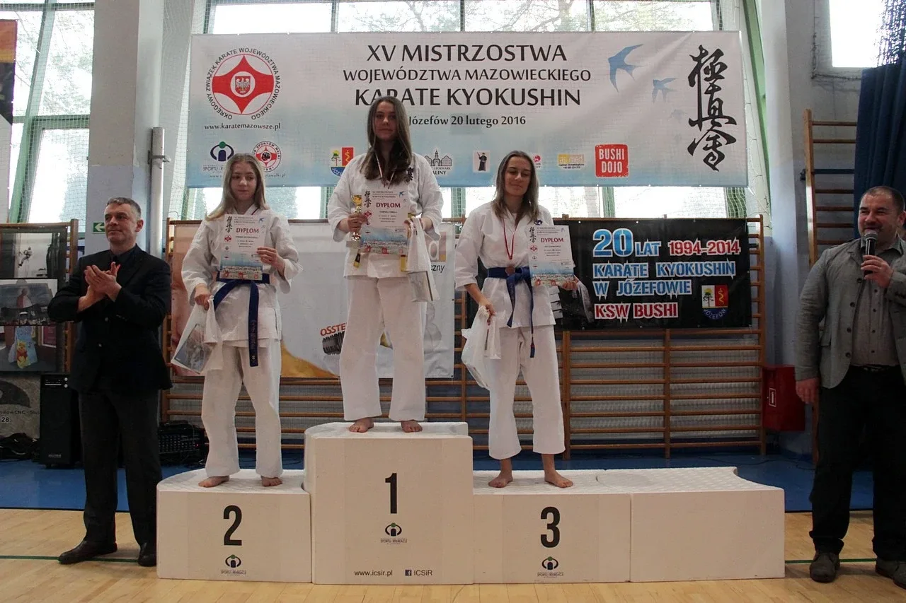 Osiem medali ostrowskich karateków (zdjęcia)