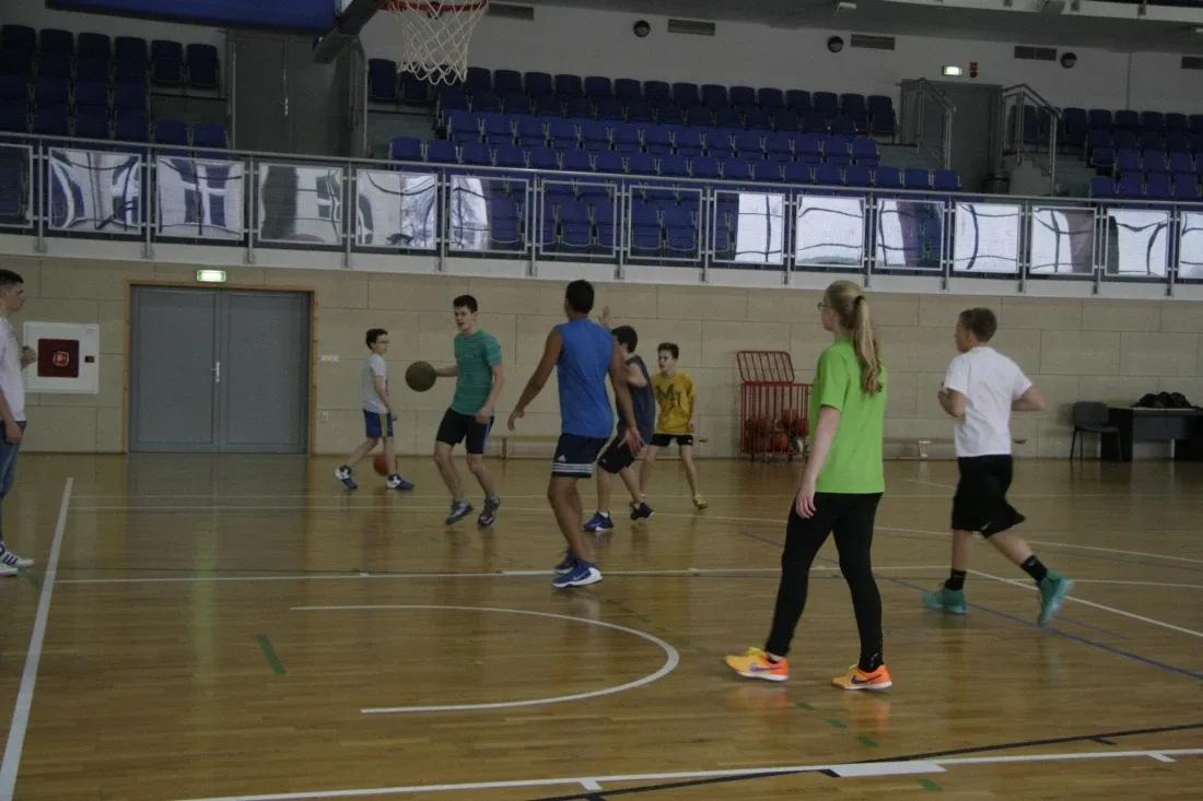 Trening koszykówki dla młodzieży w MOSiR (zdjęcia)