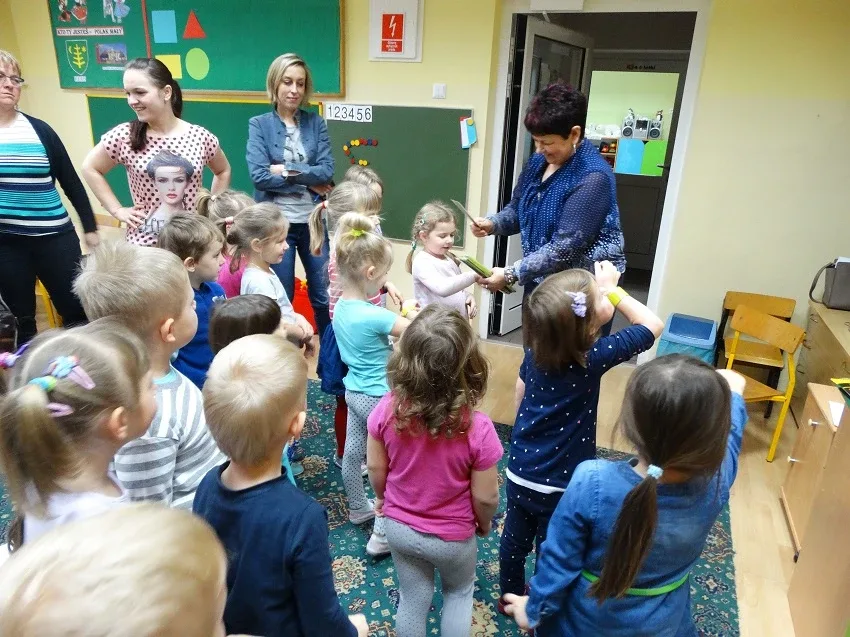 Policjantka i strażak odwiedzili najmłodszych
