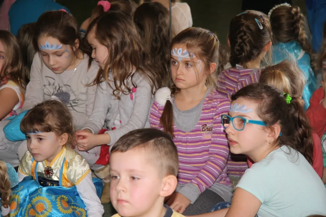 Dzieci bawiły się w Krainie Lodu (zdjęcia)