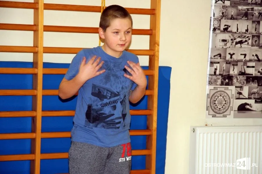 Zajęcia feryjnie w rytmie disco (zdjęcia)