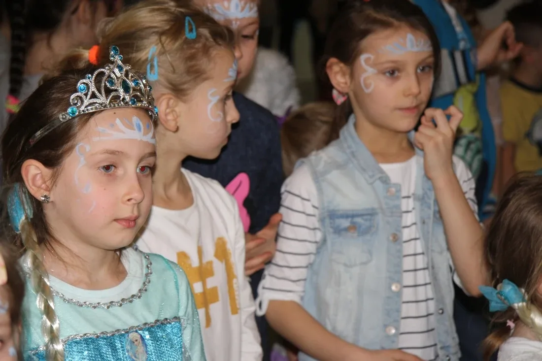 Dzieci bawiły się w Krainie Lodu (zdjęcia)