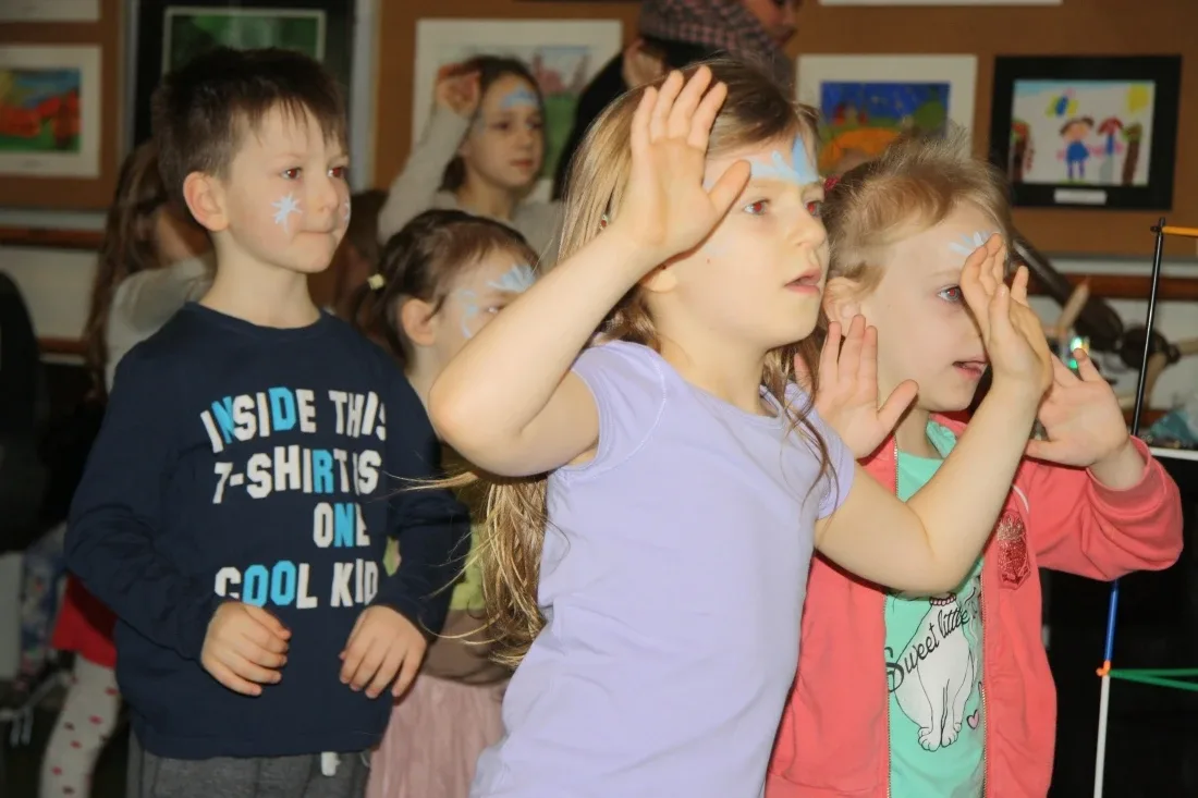 Dzieci bawiły się w Krainie Lodu (zdjęcia)