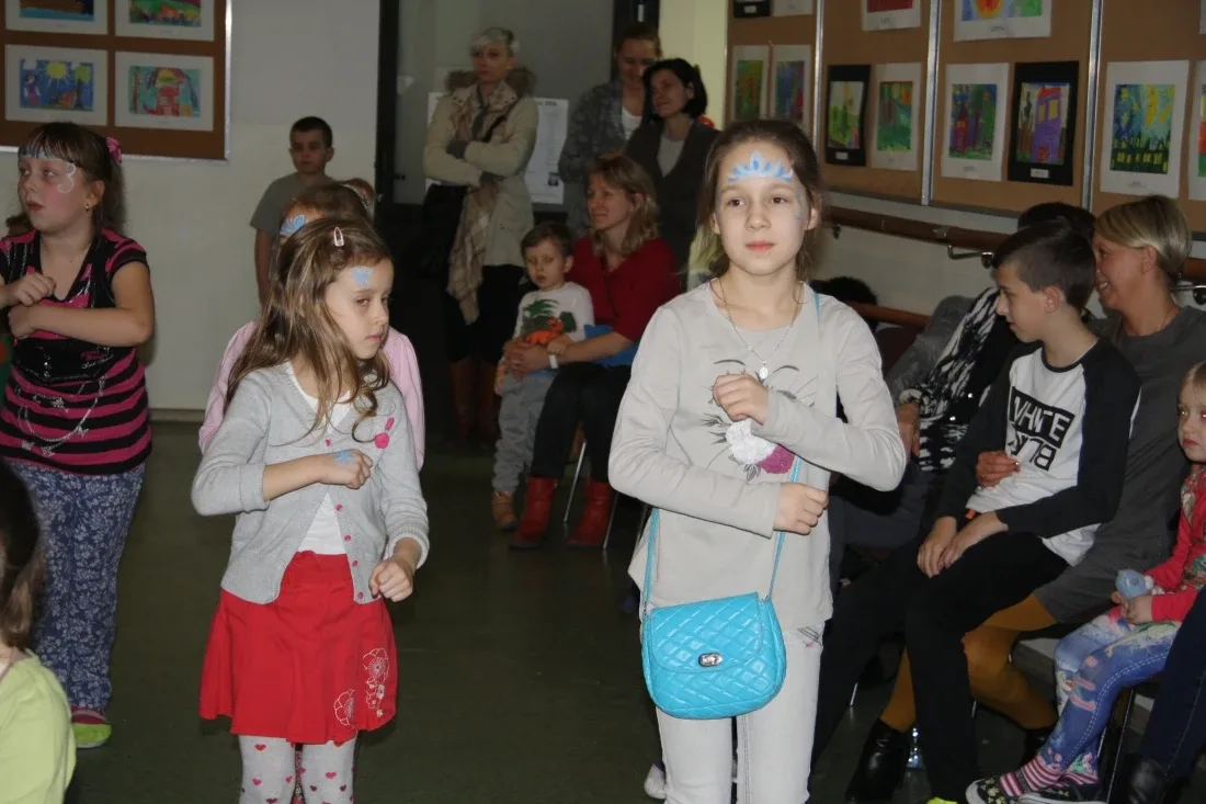Dzieci bawiły się w Krainie Lodu (zdjęcia)