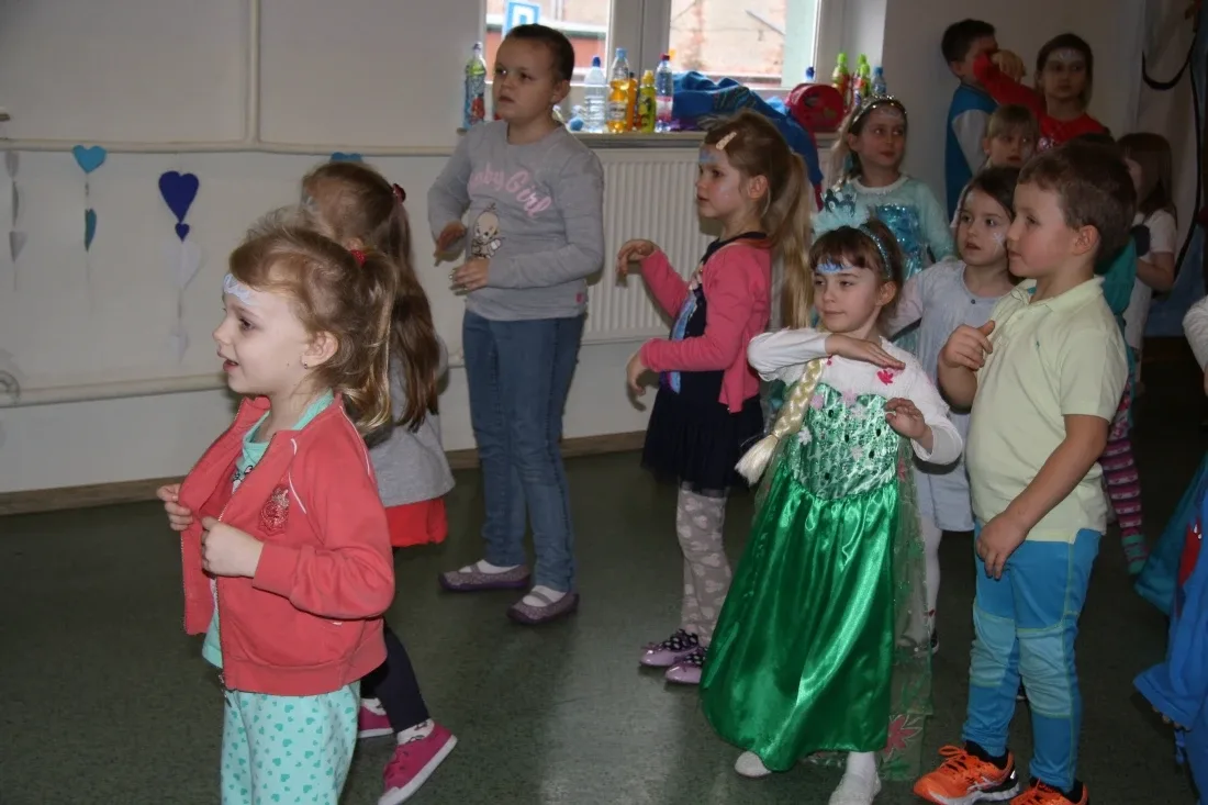 Dzieci bawiły się w Krainie Lodu (zdjęcia)