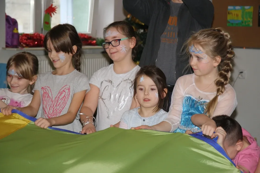 Dzieci bawiły się w Krainie Lodu (zdjęcia)