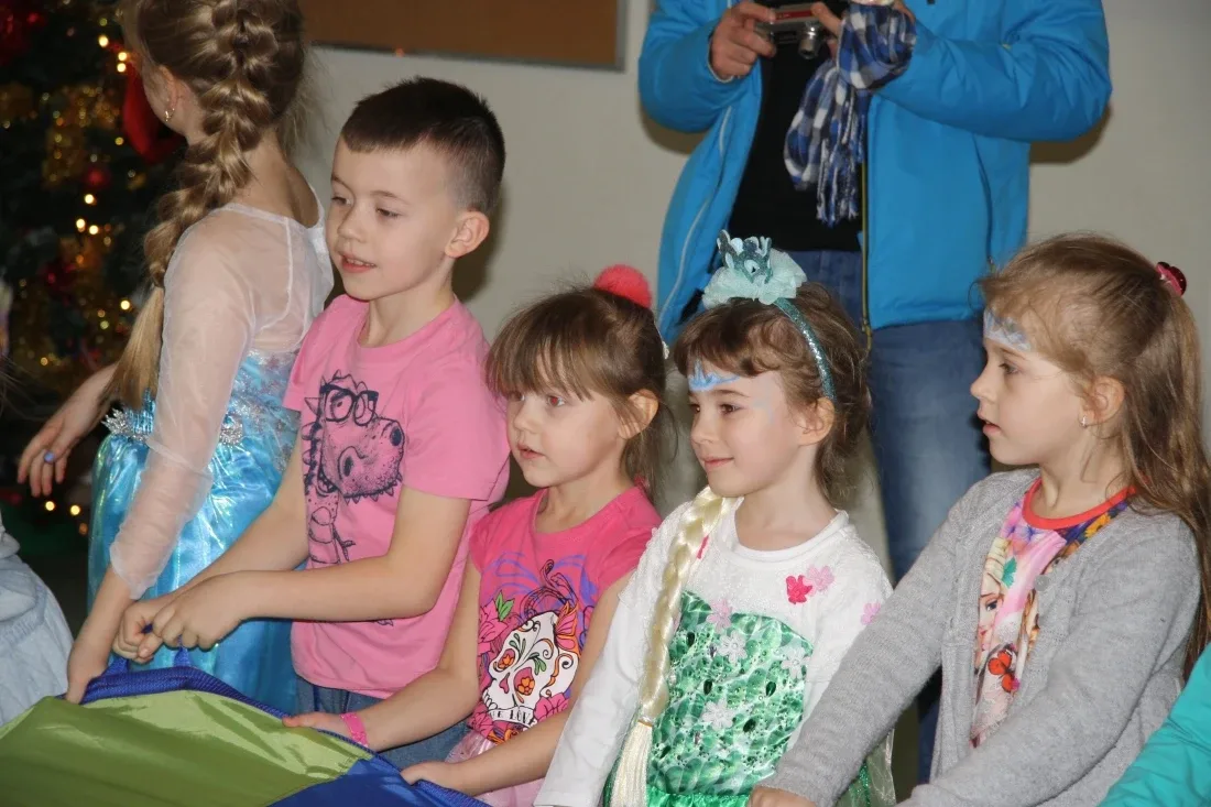 Dzieci bawiły się w Krainie Lodu (zdjęcia)