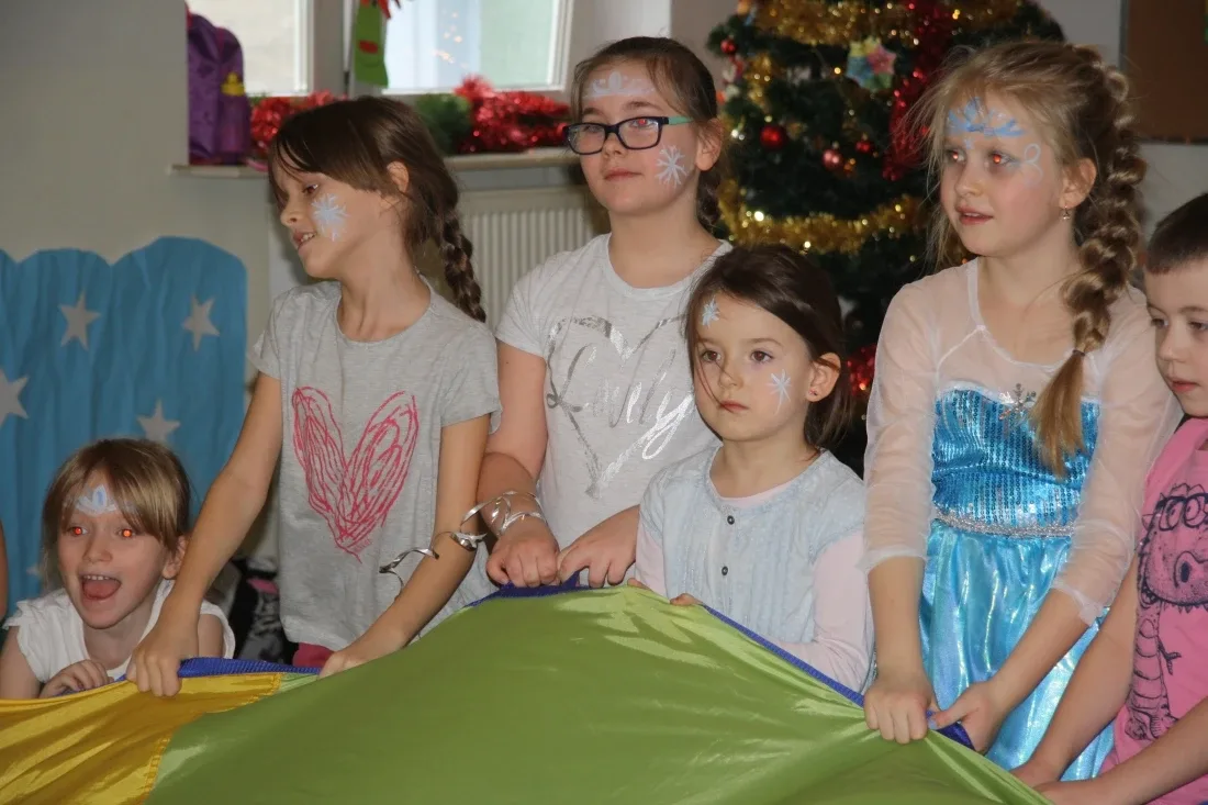 Dzieci bawiły się w Krainie Lodu (zdjęcia)