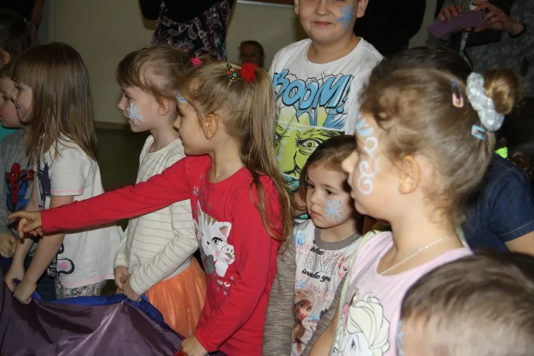 Dzieci bawiły się w Krainie Lodu (zdjęcia)