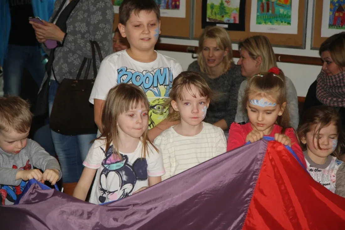 Dzieci bawiły się w Krainie Lodu (zdjęcia)