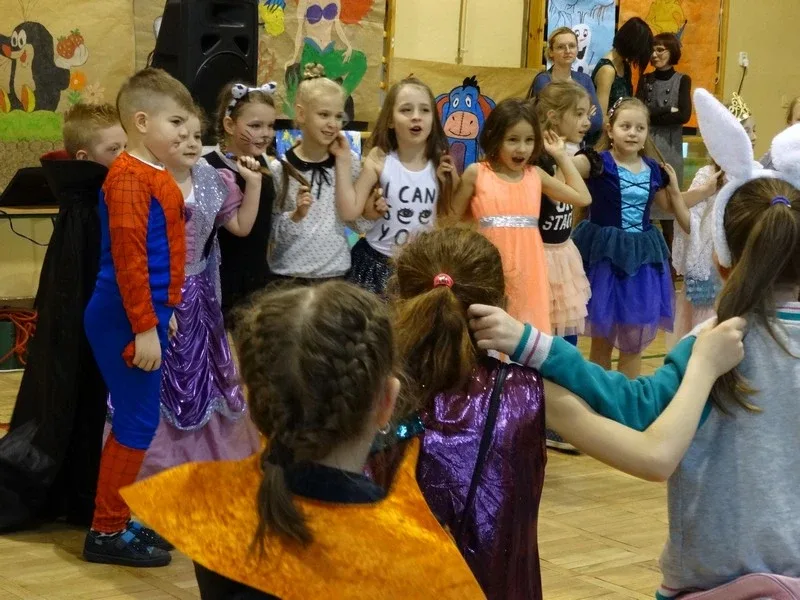 Zabawa karnawałowa w SP nr 1 (zdjęcia)