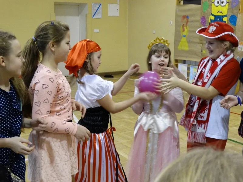 Zabawa karnawałowa w SP nr 1 (zdjęcia)