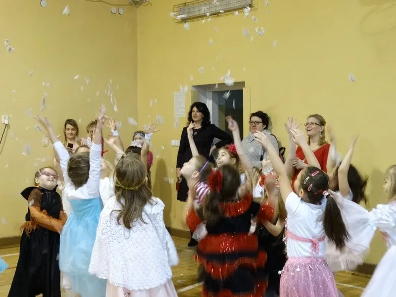 Zabawa karnawałowa w SP nr 1 (zdjęcia)