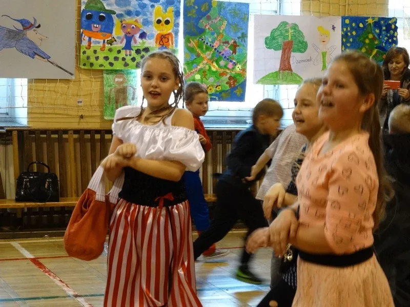 Zabawa karnawałowa w SP nr 1 (zdjęcia)