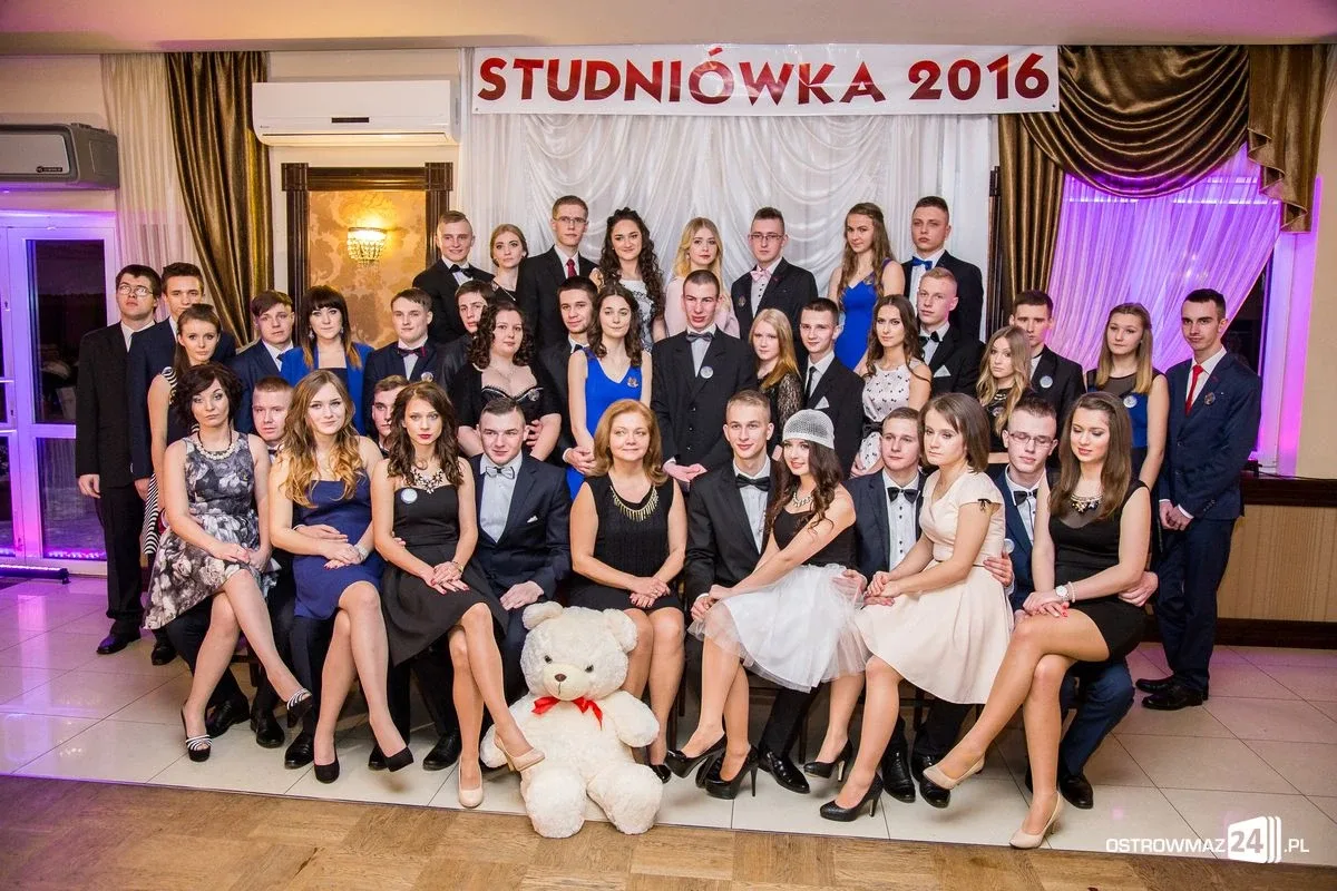 Zobacz zdjęcia i wideo ze studniówek w Ostrowi i powiecie