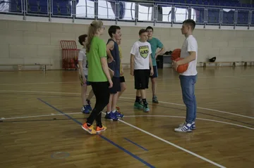 Trening koszykówki dla młodzieży w MOSiR (zdjęcia) 