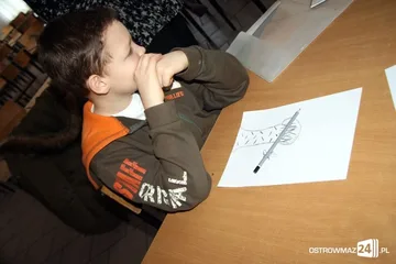 Feryjne warsztaty z linorytu (zdjęcia)