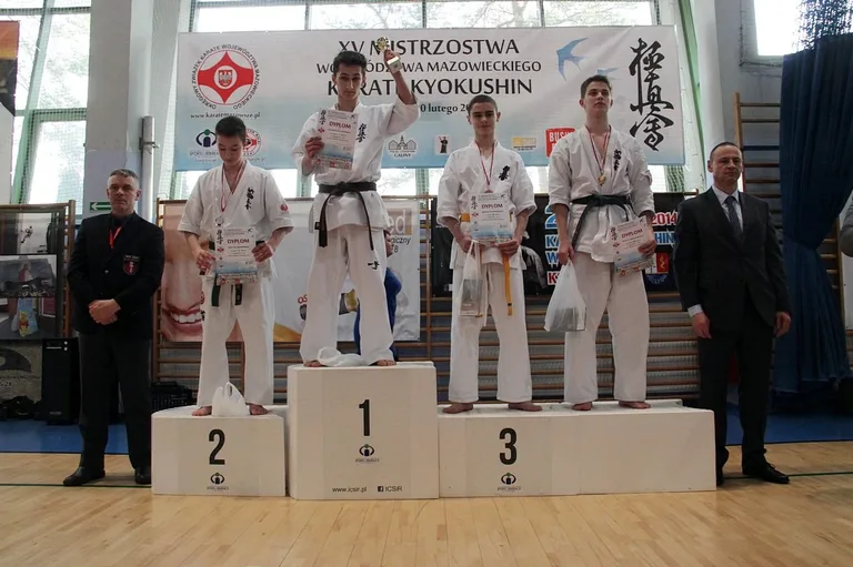 Osiem medali ostrowskich karateków (zdjęcia)
