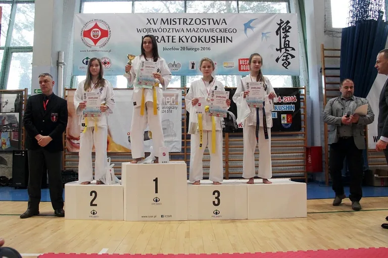 Osiem medali ostrowskich karateków (zdjęcia)