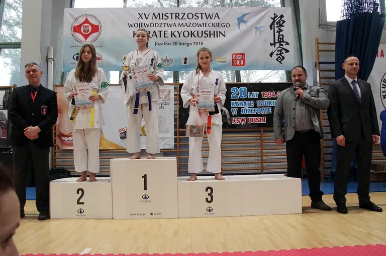 Osiem medali ostrowskich karateków (zdjęcia)