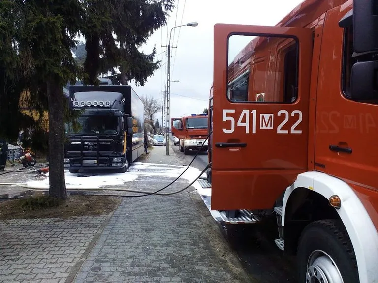 Pożar ciężarówki na ul. Dubois (zdjęcia)
