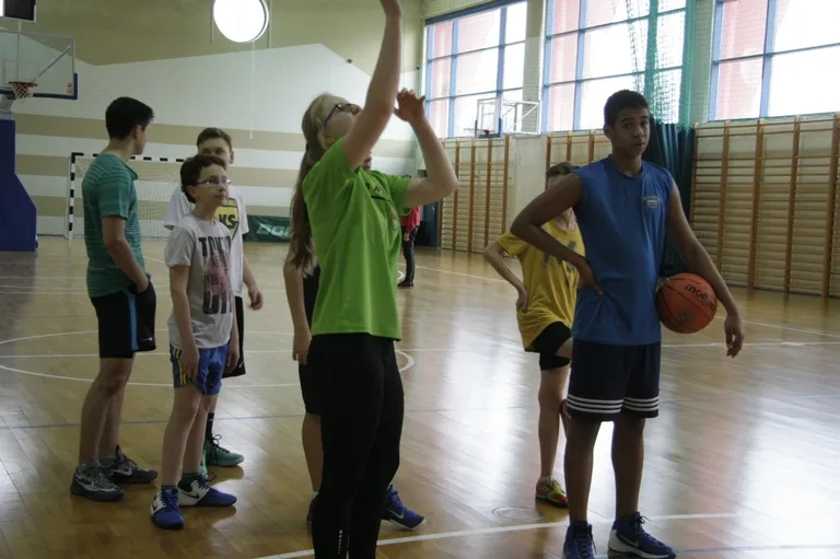 Trening koszykówki dla młodzieży w MOSiR (zdjęcia)