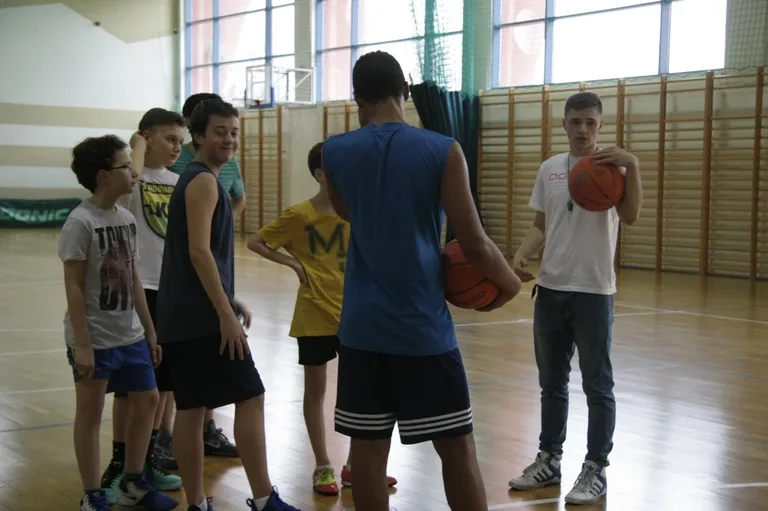 Trening koszykówki dla młodzieży w MOSiR (zdjęcia)