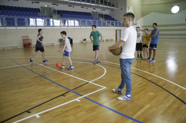 Trening koszykówki dla młodzieży w MOSiR (zdjęcia)