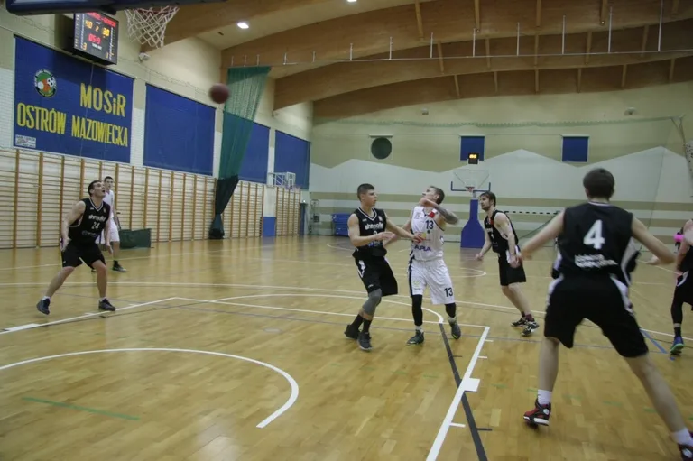 Sokół uległ Shmoolkom (zdjęcia, wideo)