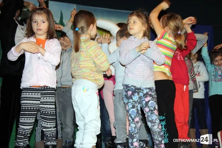 Dzieci obejrzały feryjny spektakl (zdjęcia)