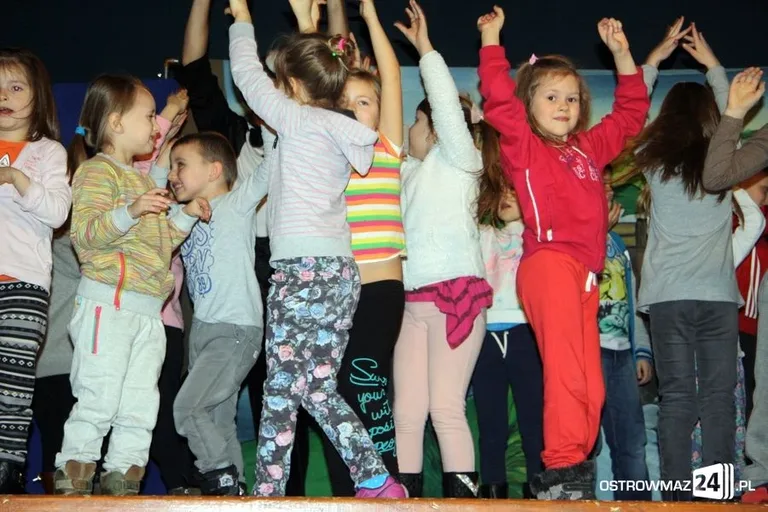 Dzieci obejrzały feryjny spektakl (zdjęcia)