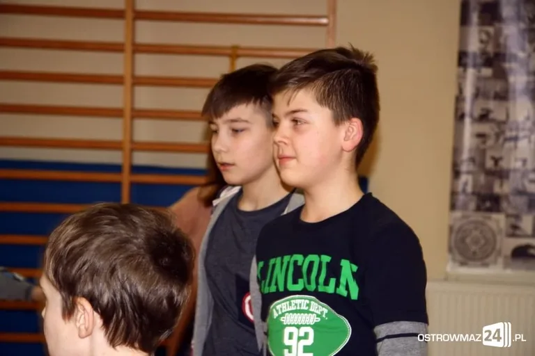 Zajęcia feryjnie w rytmie disco (zdjęcia)