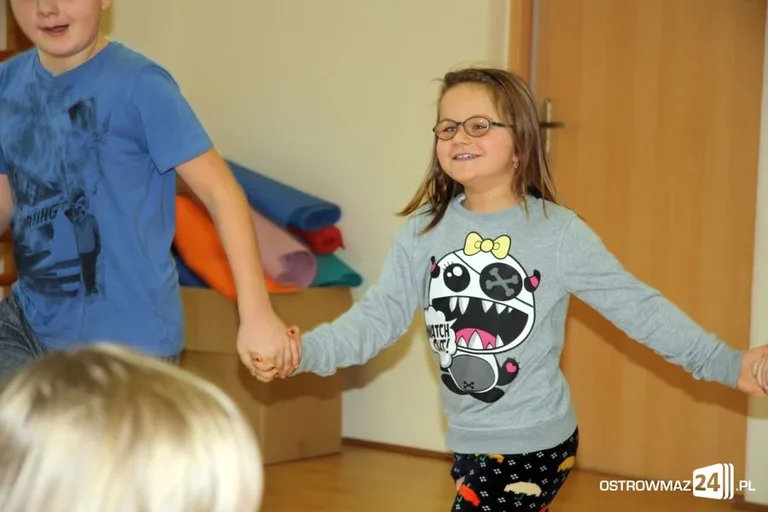 Zajęcia feryjnie w rytmie disco (zdjęcia)