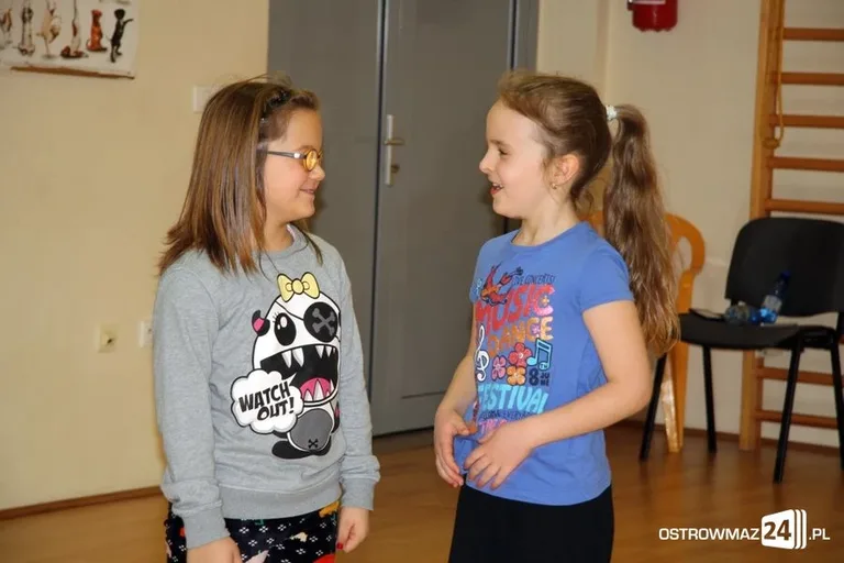 Zajęcia feryjnie w rytmie disco (zdjęcia)