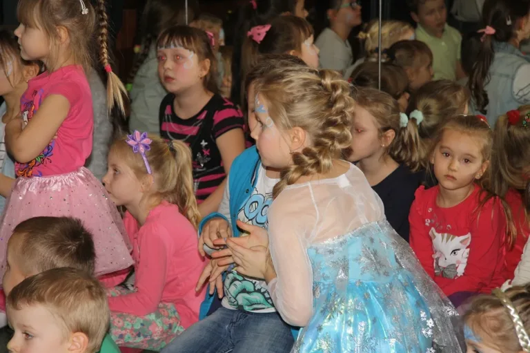 Dzieci bawiły się w Krainie Lodu (zdjęcia)