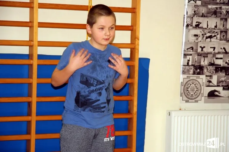 Zajęcia feryjnie w rytmie disco (zdjęcia)